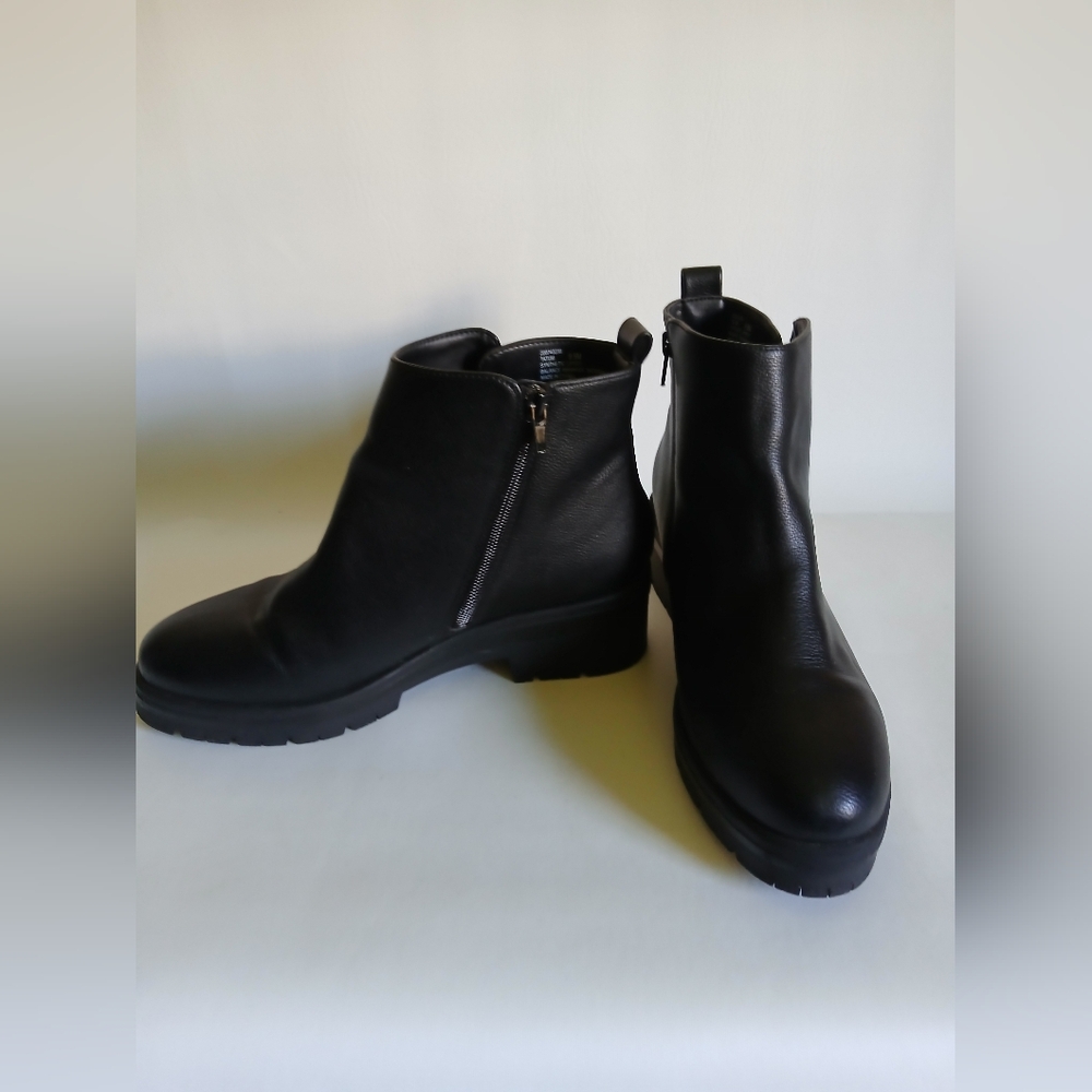 Kelly & Katie Black Ankle Booties Faux Leather Lug Sole Sz9.5M Almond Toe